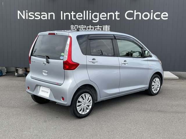 納車前に入念な点検整備をさせていただきます。もちろん全車走行距離無制限のワイド保証付きですので安心してお乗りいただけます。