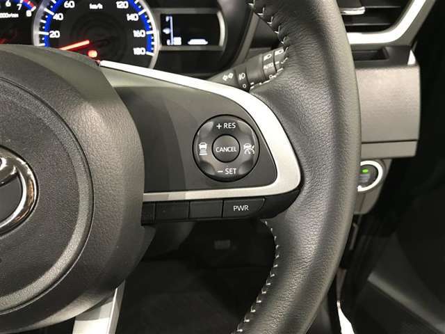 ステアリングスイッチでラクラク操作可能