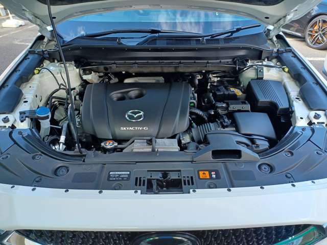 納車前の法定点検整備時にエンジンオイルとオイルエレメントは必ず新品に交換させて頂きます。その他オイル類・ベルト類・バッテリー・消耗品等も必要に応じ整備・交換致します。安心してドライブをお楽しみ下さい。