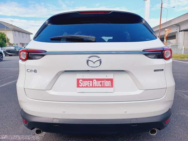 お客様に安心してお乗り頂けるよう納車前に全車法定点検を実施しております。ディーラーまたは自社工場にて国家資格整備士がお車をしっかりチェック致します。ご購入後の車検・点検・修理等もお任せ下さい。