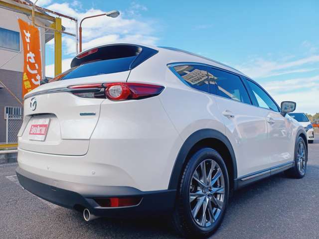 当店へ電車でお越しの場合の最寄駅はJR常磐線　赤塚駅になります。事前に到着時間をご連絡頂ければ赤塚駅まで当店スタッフがお迎えに参りますのでお気軽にご連絡ください。因みに駅より徒歩では約30分掛かります。