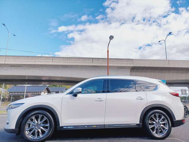 大好評ボディコーティング！納車前にガラス系コーティングを施工する事によって大切な愛車のボディを1年間守ってくれます。ノーメンテナンス、洗車だけで1年間耐久！3年間耐久のコーティングプランも御座います。