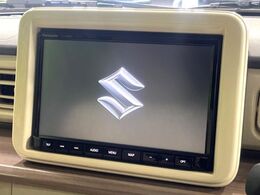 【純正ナビ】人気の純正ナビを装備。オーディオ機能も充実しており、Bluetooth接続すればお持ちのスマホやMP3プレイヤーの音楽を再生可能！毎日の運転がさらに楽しくなります！！