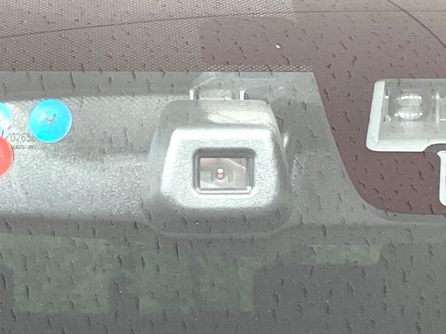 【ドライブレコーダー】安心・安全なカーライフに必須のドライブレコーダーを装備！走行中はもちろん、あおり運転や事故に遭遇した際の状況も映像で記録し、万一のリスクに備えます。