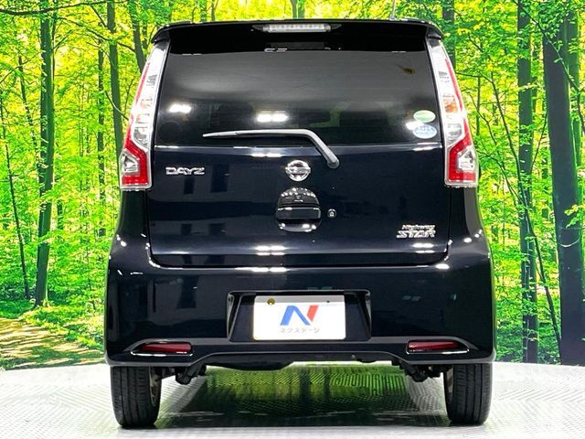 安心の最長10年・走行無制限保証（有償）をご用意。保証内容も充実はもちろん、無料点検＆オイル交換や、年中無休の全国・24時間ロードサービスも付帯されておりますのでご安心下さい。