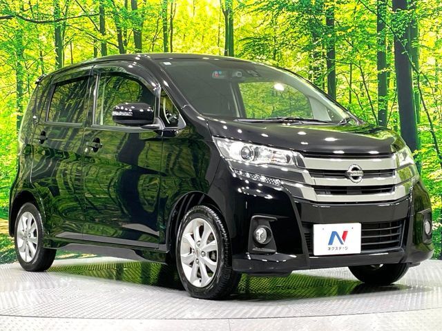 高透明度のガラス皮膜で撥水はもちろん、上質なツヤ・光沢を実現。紫外線や酸性雨から大切な愛車を保護し、色あせ・劣化を防止。「弾スプラッシュコート」、「弾プリミッサコート」からお選びいただけます。