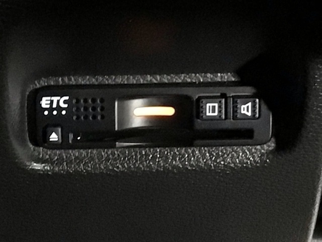 【ETC車載器】もはや必須アイテムのETCを搭載！高速道路のご利用時にとても便利！わずらわしい料金所での現金支払いが不要となりスムーズに通過できます♪