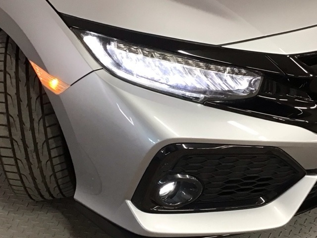 【LEDヘッドライト】ディスチャージヘッドライト（HID）と同等の明るさで、夜道や雨天走行が明るく視界良好！！　フォグライトも装備で、安心感さらにUPです♪安心ドライブを楽しんで下さい♪