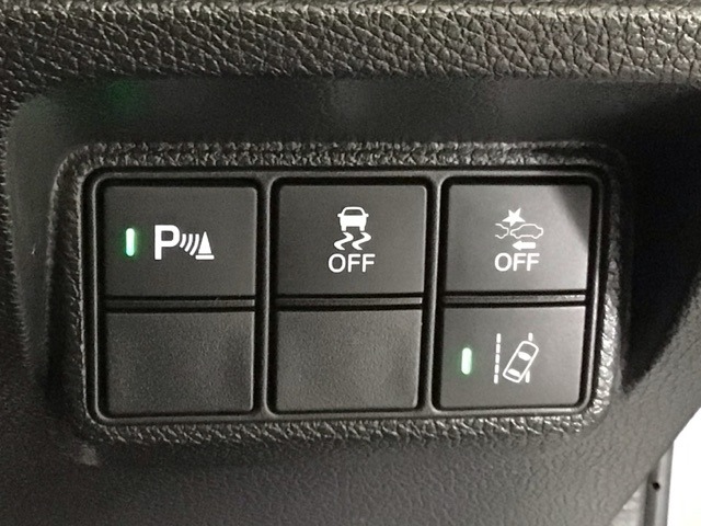 ホンダが推し進める総合先進安全装備のセンシング搭載！　衝突や斜線はみだしなどの危険が予測される時、センサーが警告。ヒューマンエラーを高度先進技術が補完してくれます。