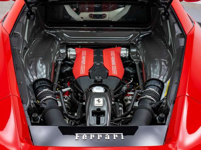 3.9L V8ツインターボエンジン。670PSを発揮します。