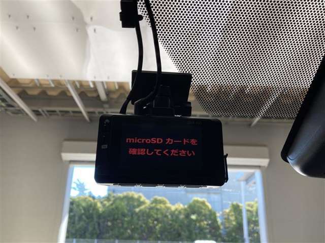 最近付けているユーザーも多いドライブレコーダー。万が一の事故などの証拠づくりに最適です！また、旅先の模様も録画できますので、旅の記憶としても使えます。