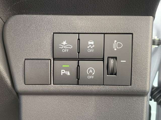 各種安全装備のスイッチは運転席足元にレイアウトされております