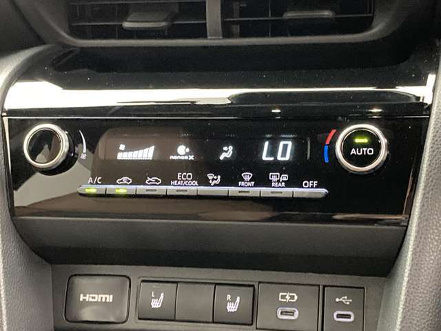 オートエアコンは温度を設定するだけで、自動で風量などを設定してくれます。運転しながら操作も必要ないので、安全性も向上します。