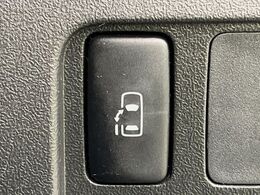 【パワースライドドア】スマートキーや運転席のスイッチでスライドドアの開閉が可能♪電動だから力を入れてドアを開ける必要が無く、小さいお子様でも、重い荷物を持っている時もラクに開け閉めできます♪