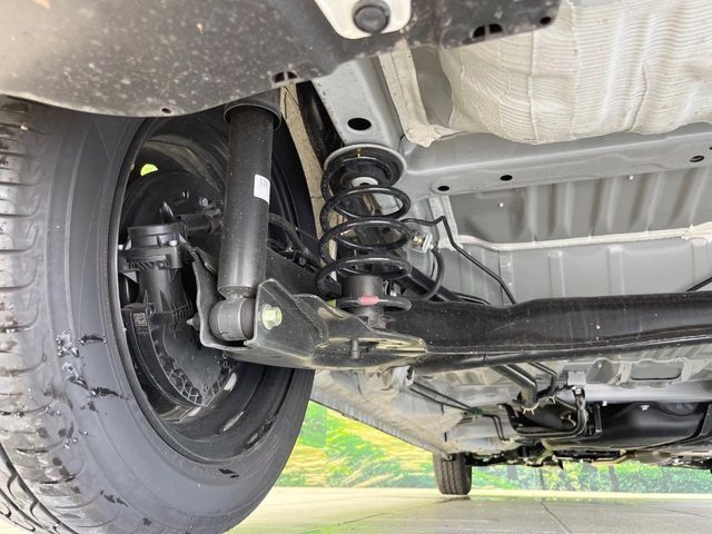 お車を安心してお乗りいただく為には、足回りの定期点検が欠かせません。サービスサポート（有償保証）では無料点検もご提供しており、安心のカーライフをお過ごしいただけるサポート体制が整っています。