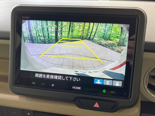 【バックカメラ】駐車時に後方がリアルタイム映像で確認できます。大型商業施設や立体駐車場での駐車時や、夜間のバック時に大活躍！運転スキルに関わらず、今や必須となった装備のひとつです！