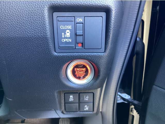 両側スライドドア！左側は電動開閉！運転席からもボタン一つで開閉可能です♪