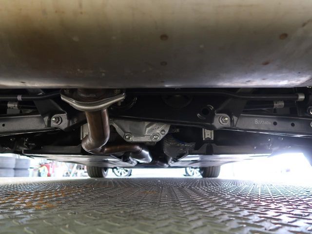 お車を安心してお乗りいただく為には、足回りの定期点検が欠かせません。サービスサポート（有償保証）では無料点検もご提供しており、安心のカーライフをお過ごしいただけるサポート体制が整っています。