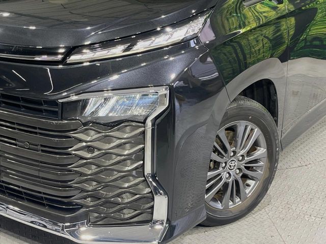 【LEDヘッドライト】悪天候や夜間走行時も良好な視界を確保し安心して運転できる高輝度LEDヘッドライトを装備！点灯速度が早く、消費電力も抑えられています。