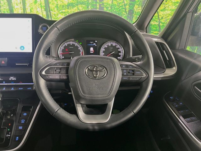 【レーダークルーズコントロール】高速道路での長距離走行が楽に！！自動で速度を保つクルーズコントロールが、衝突軽減システムと連携し、前方の車両を感知して車間を保つように速度調節してくれます！！