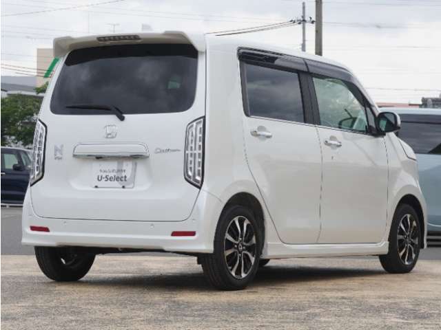 自動車保険はぜひ当店で。お客様に適したプラン設計を致します。事故の際もスムーズな対応をお約束します。