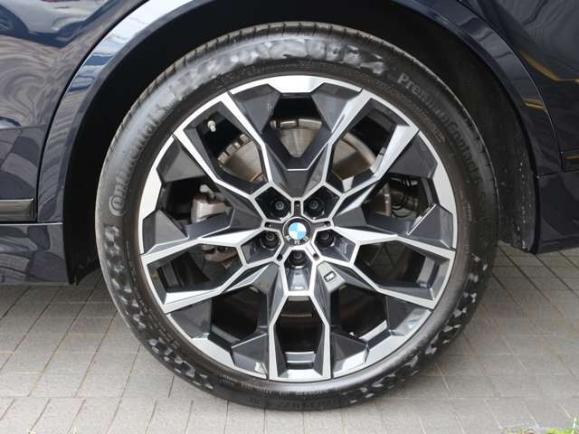 お洒落は脚元から、デザイン性の良いBMWのアロイホイールはクルマの雰囲気をよりスポーティに、よりエレガントに演出。もちろん強度も十分で安心。