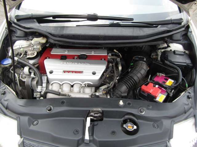 2L 直列4気筒DOHC i-VTECエンジン（201馬力）を搭載