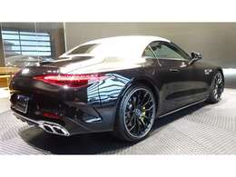 メルセデスの認定中古車「サーティファイドカー」では、万一お車が故障した場合も、ご購入後1年間もしくは2年間※は走行距離にかかわらずメルセデス・ベンツ正規サービスネットワークで無料修理いたします。