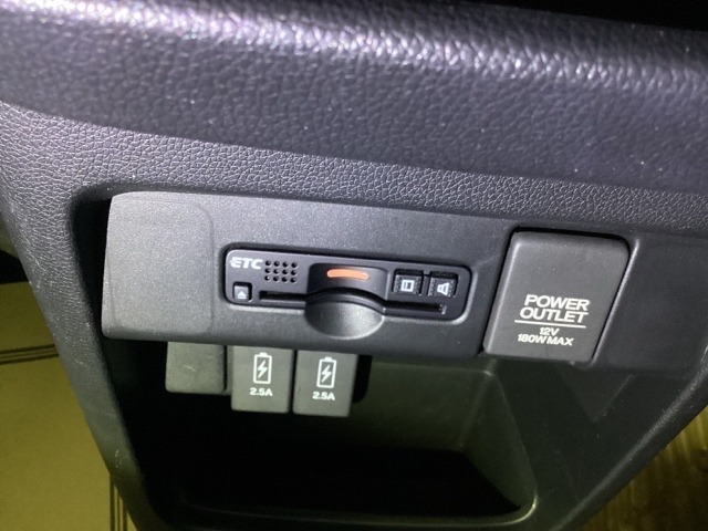 ビルトインタイプの【ETC】で見た目もスッキリ。高速道路の利用にとても便利です。