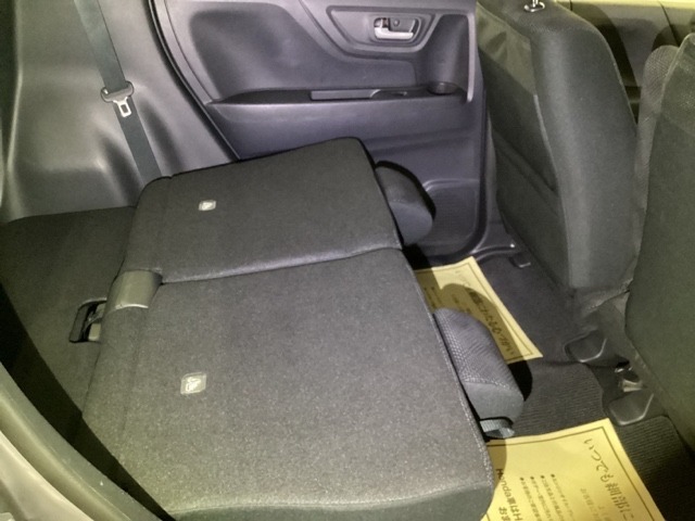 リアシートを前に倒せば荷室容量倍増！