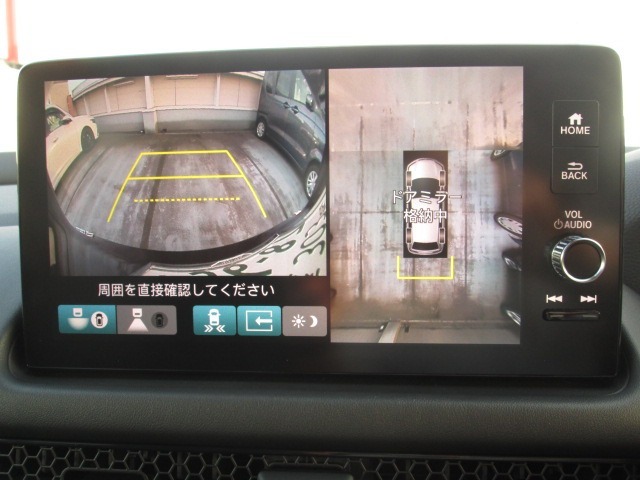 車の周囲を前後左右4つのカメラで映し出し、車庫入れや縦列駐車に大きな安心をもたらしてくれます♪