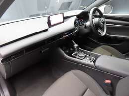 禁煙車ですから、当然イヤな臭いもございません。単純にキレイなだけでなく、この使用感の少なさがデモUP車ならではですね。ぜひ現車でご確認ください。