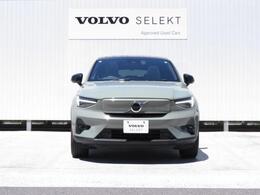 フロントグリルとフロントガラス中央にあるミリ波レーダーカメラで車両、人を検知する機能も搭載されています。
