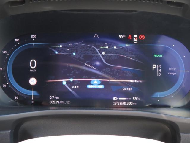 メーター中央にナビゲーションが表示されていており、運転中でも見やすい配置になっております。