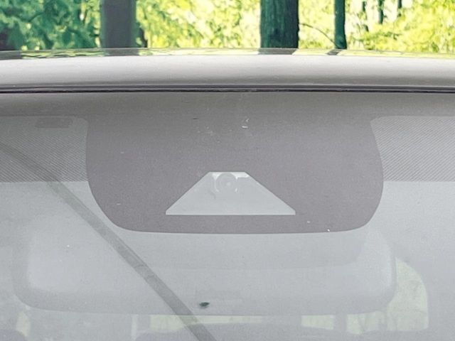 【トヨタセーフティセンス】走行中に前方の車両等を認識し、衝突しそうな時は警報とブレーキで衝突回避と被害軽減をアシスト。より安全にドライブをお楽しみいただけます。