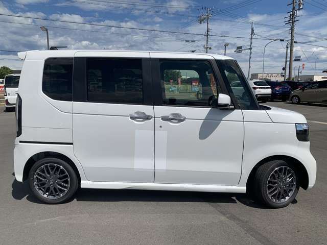 人気モデルが入庫致しました！お車の状態はモチロン、保証やサービス、アフターサービスまでお任せください！当店では保証やサービス等を含んだ総額で、お客様がお買い求め易いプライスを目指しております！
