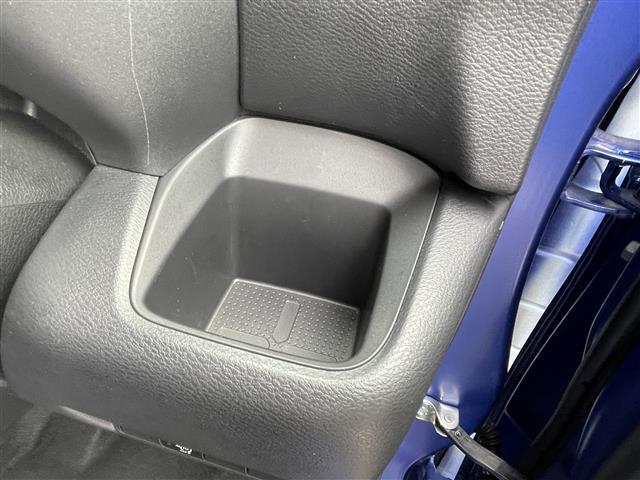 【ドリンクホルダー】長時間のドライブを快適に過ごすために、必須の車内アイテムですね。