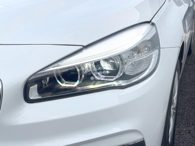 ●LEDヘッドライト：夜間走行時も良好な視界を確保し安心して運転できる高輝度LEDヘッドライトを装備！点灯速度が早く、消費電力も抑えられています。