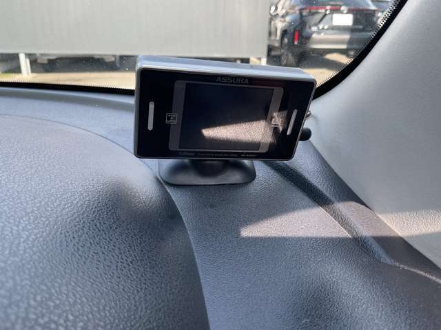 レーダー探知機能付きでドライブの時も安心です。