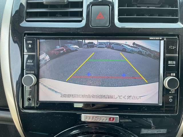 バックモニター付きで駐車も安心です。