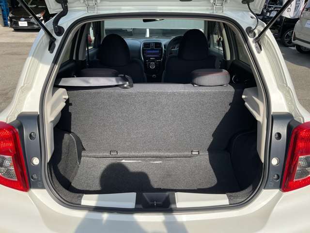 ラゲッジルームです。開口も大きく荷物も積載しやすいです。