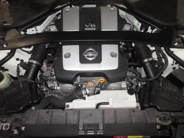 VQ37VHR　 DOHC・V型6気筒　247（336）/7000kW（PS）/rpm 365（37.2）/5200N・m（kgf・m）/rpm