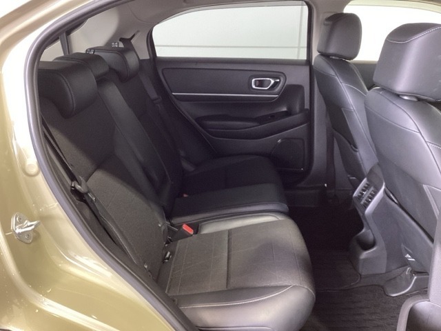 ゆったり座れるリヤシート！足元が広々としていて、乗り心地も良いです！