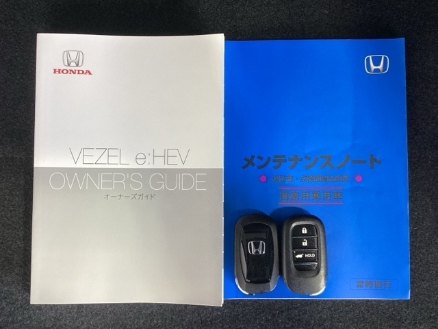 スマートキーは鍵をバッグに入れたままでもドアロックの開閉やエンジンのON・OFFができます。夜間や雨の日も鍵を探さなくて良いので便利です。