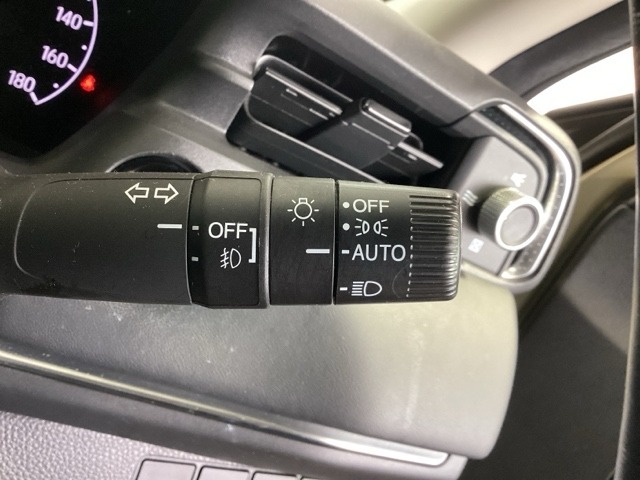 便利なオートライト付です。
