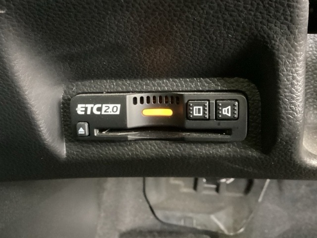 いまや快適なカーライフに欠かせないETCが付いています。