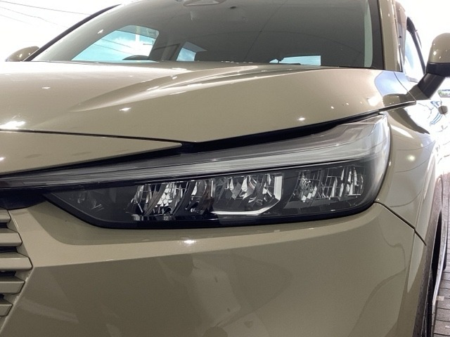 LEDヘッドライトは、点灯の瞬間から最大光量を発揮し、突然暗くなるトンネルなどでの安定感を高めます。