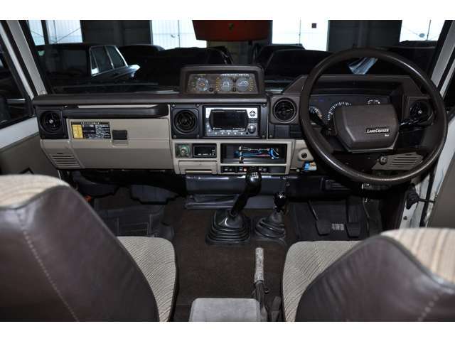 コンソール トヨタ ランドクルーザー70 4.2 ZX ディーゼル 4WD(519511496