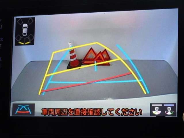 バックガイドモニターを装備してます、車庫入れもラクラクです。