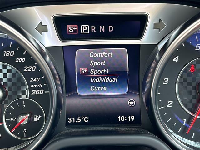【ドライブモード】「スポーツカーのような走行特性を愉しめる走り」から「高級車のようなしなやかな乗り心地を重視した走り」まで、スイッチひとつで切り替えることができるドライビング制御システムです。